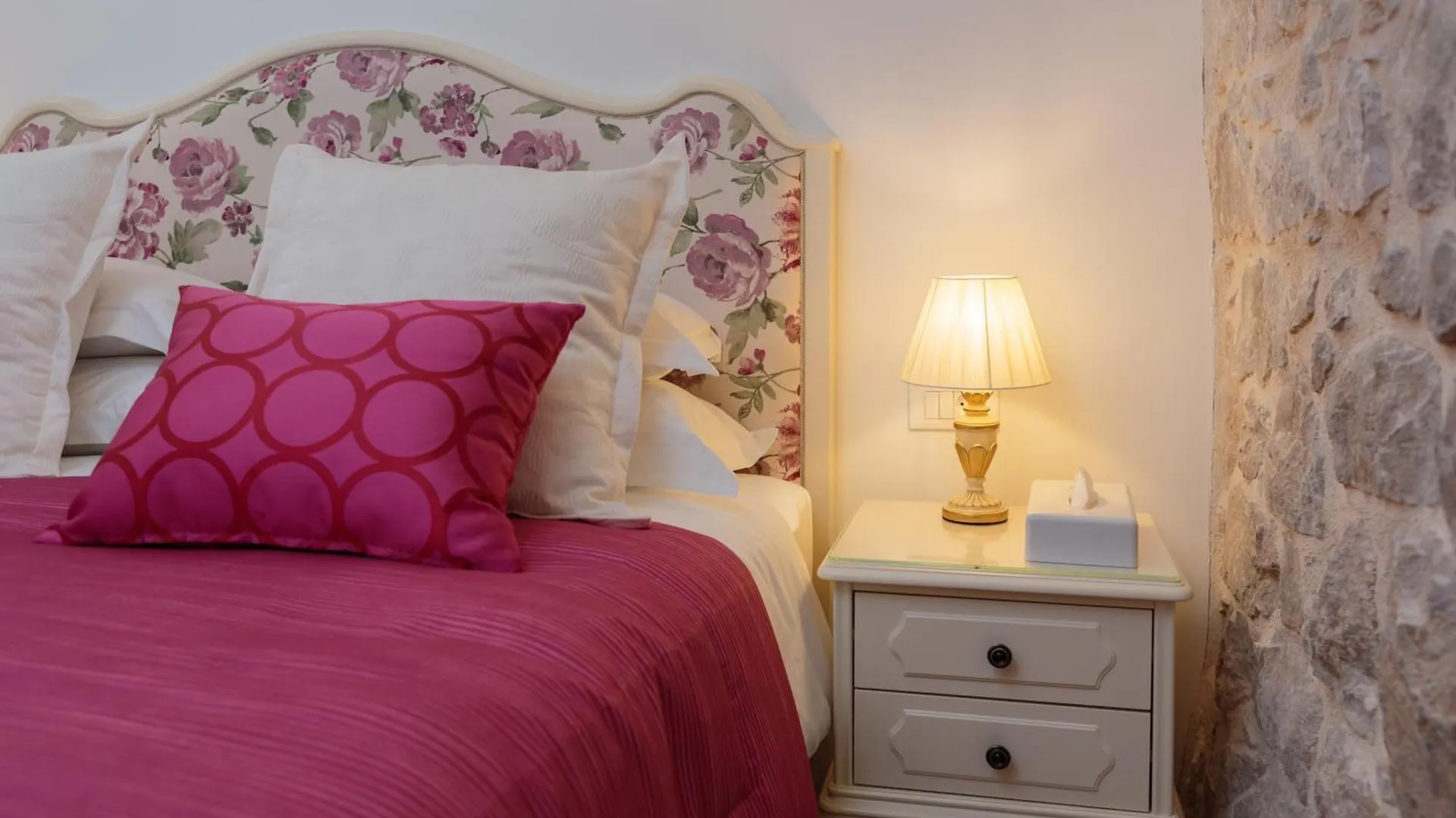 سبليت Opera Heritage Rooms