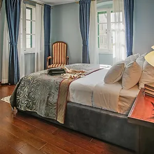 Bed & Breakfast Theatre Luxury, Split