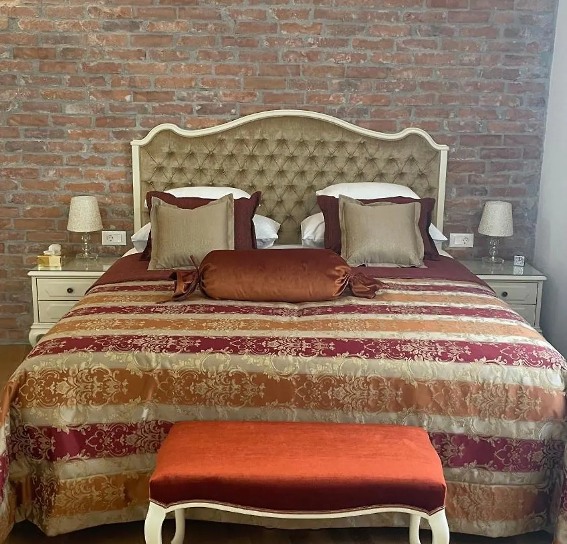 Opera Heritage Rooms Split Bed & Breakfast